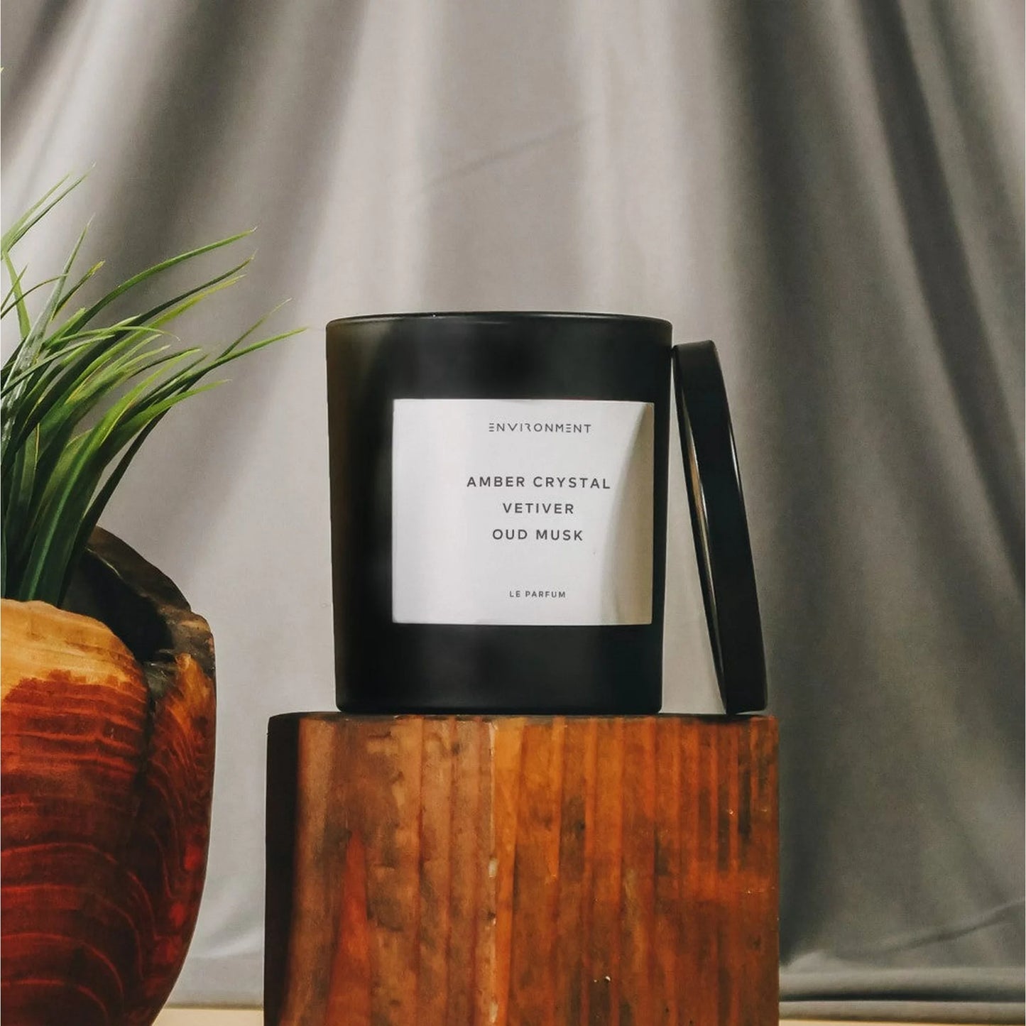 Amber Crystal | Vetiver | Oud Musk Candle with Lid and Box